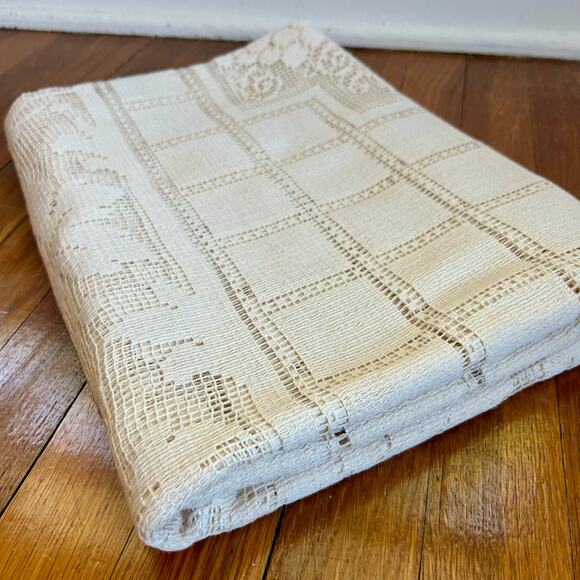 Vintage Lace Tablecloth Beige Grape Leaf Design Rectangular Dining Decor - Picture 9 of 12